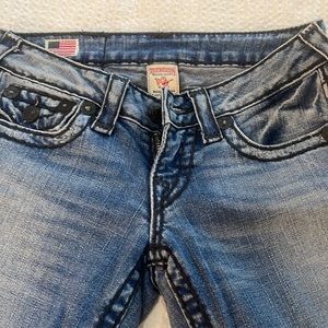 True Religion Joey Super T jeans. Size 25. Black stitching on dark denim.